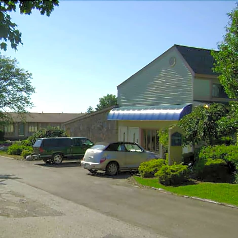 OYO Hotel Wadsworth OH I-76