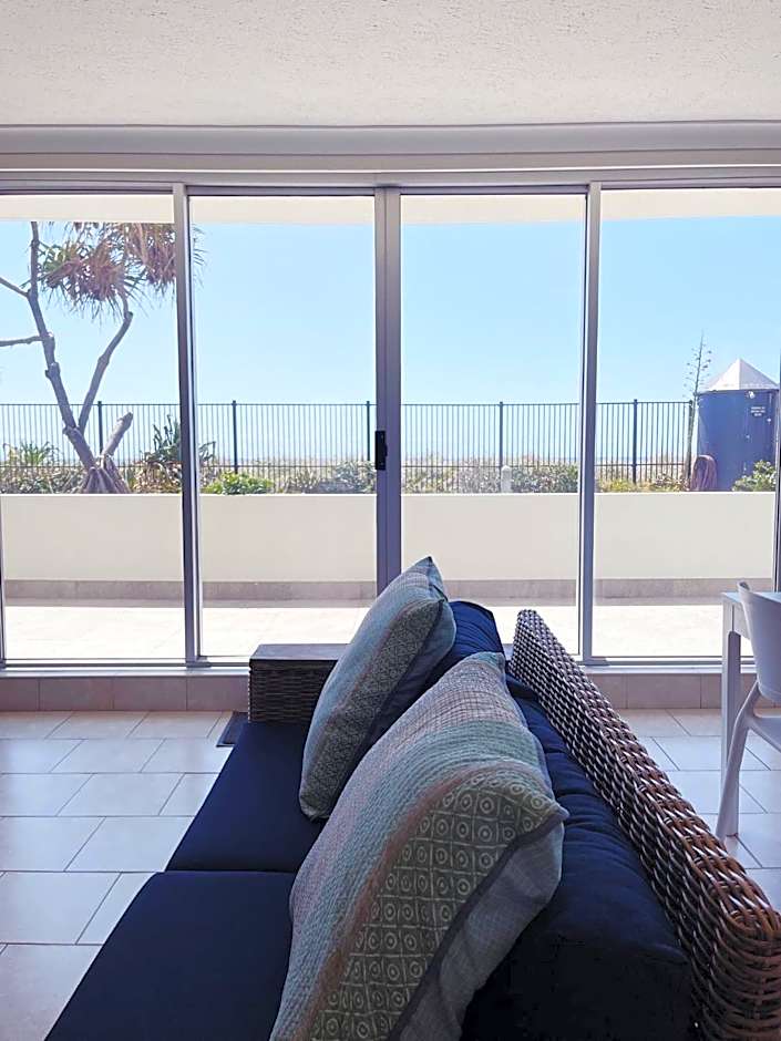 Golden Sands on the Beach - Absolute Beachfront Apartments