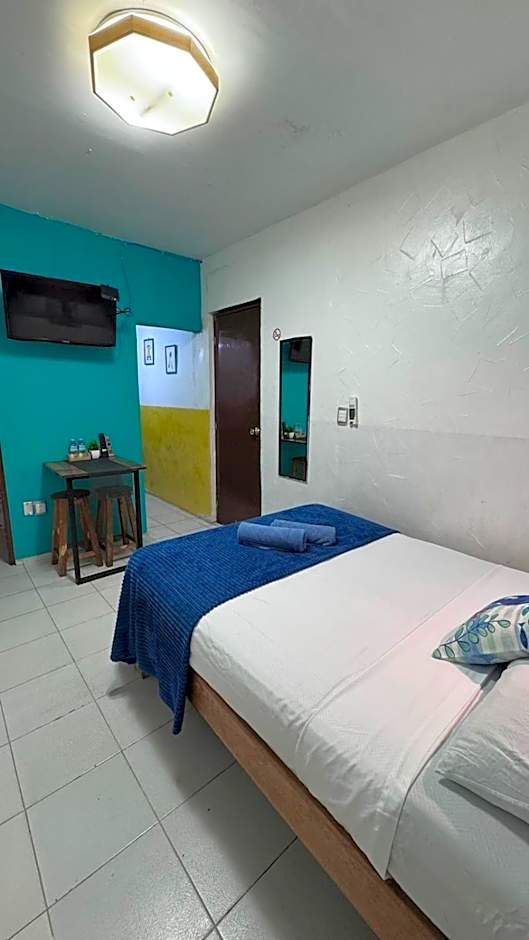 Suites Brisa Marina - atrás de Playa Regatas y el Malecón, 6 calles del Acuario