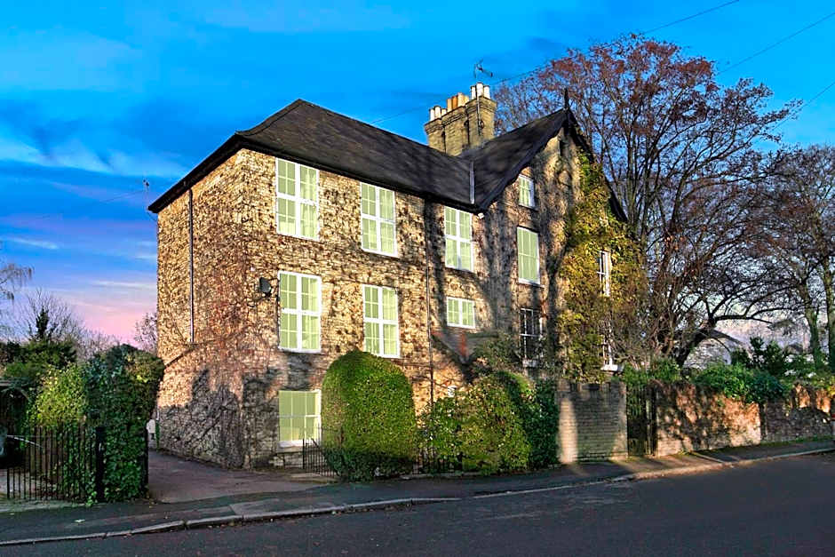 Pages Hotel and Guesthouse