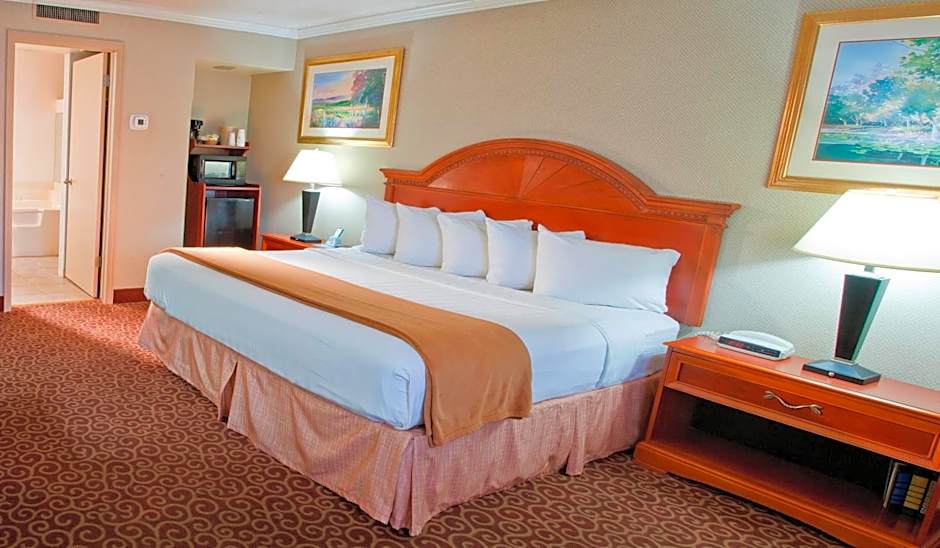 Red Arrow Inn & Suites, a Travelodge by Wyndham