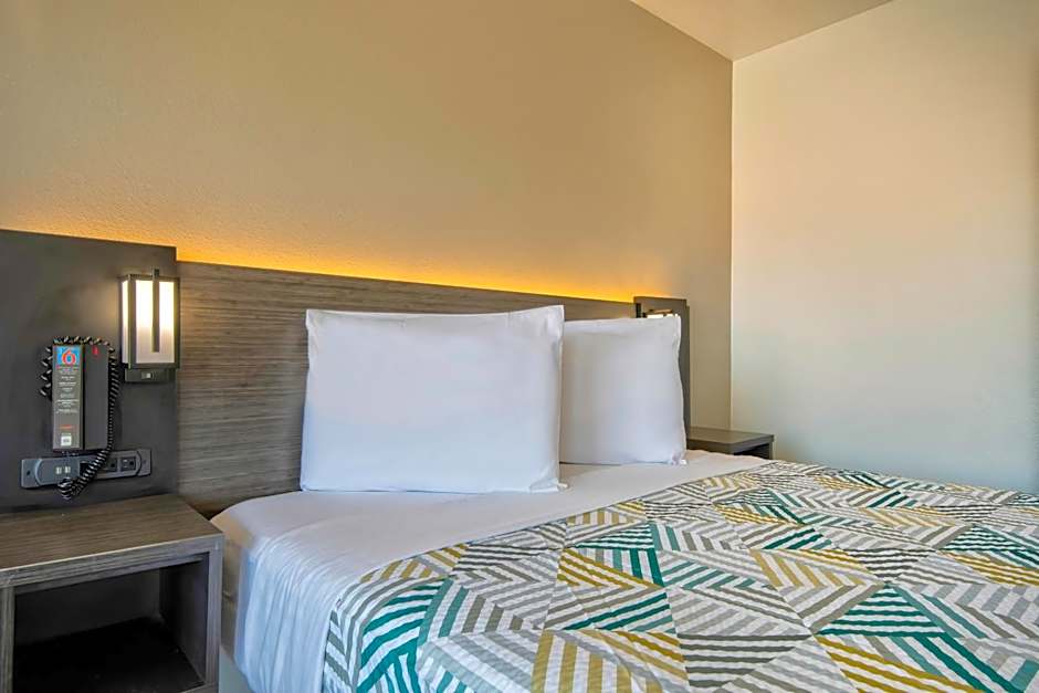 Motel 6-Albuquerque, NM - Carlisle