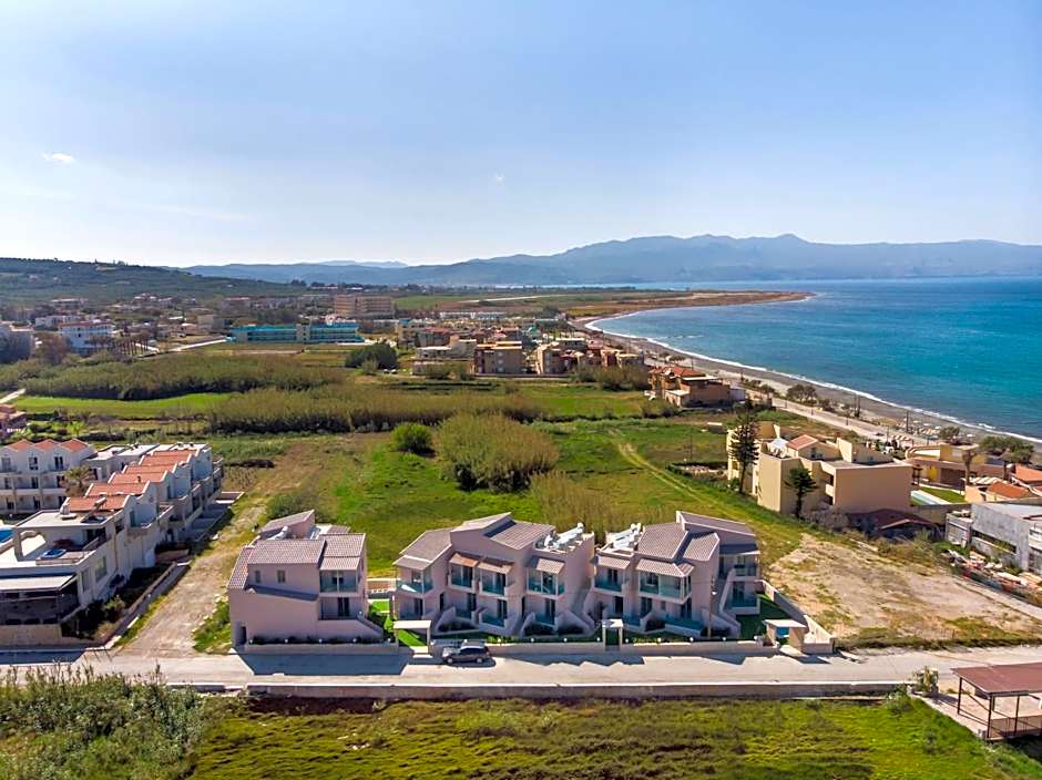 Aegean Breeze Luxury Apartments next to the sea