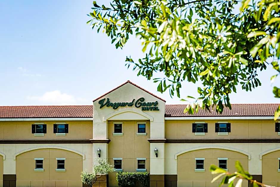 Vineyard Court Designer Suites Hotel