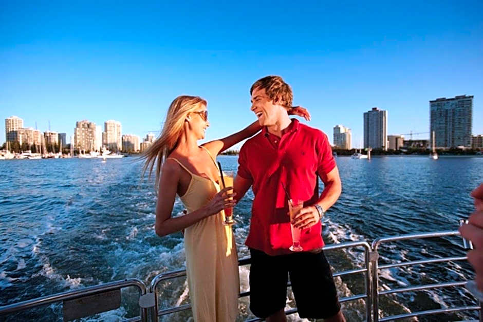 Surfers International Apartments