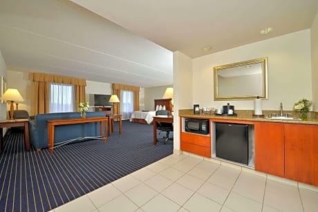 Suite Two Queen Beds