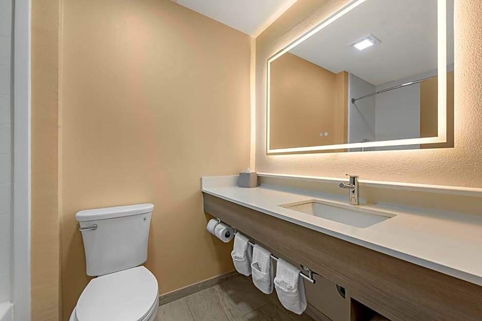 Holiday Inn Express & Suites Indianapolis - East by IHG