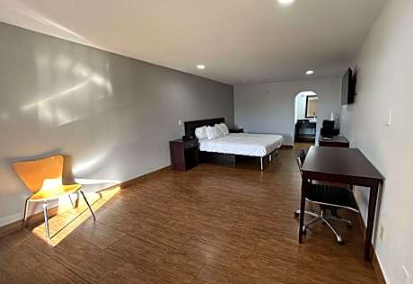 King Studio with Sofa Bed - Non-Smoking