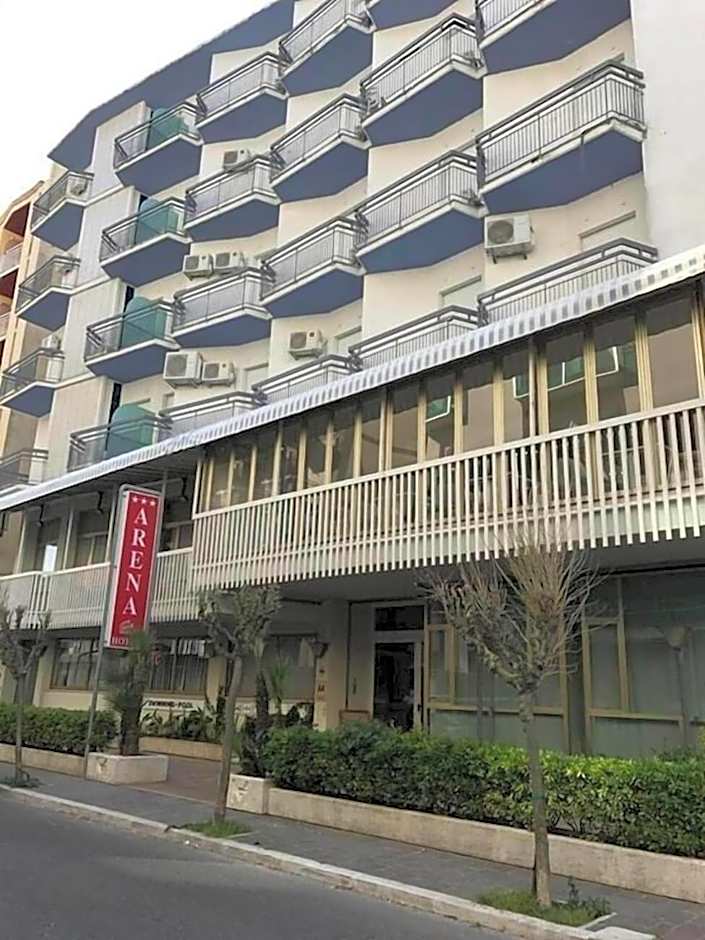 Hotel ARENA con Piscina