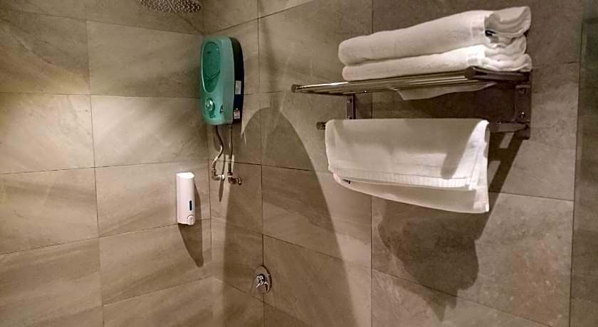 9 Square Hotel - Sri Kembangan