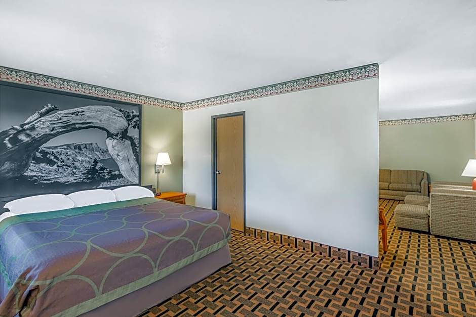 Super 8 by Wyndham Grants Pass