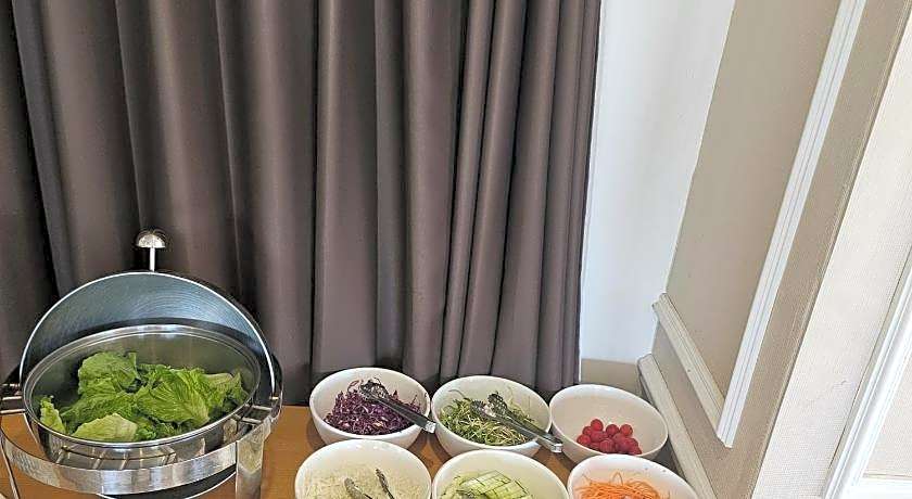 Aaron Riverview Hotel