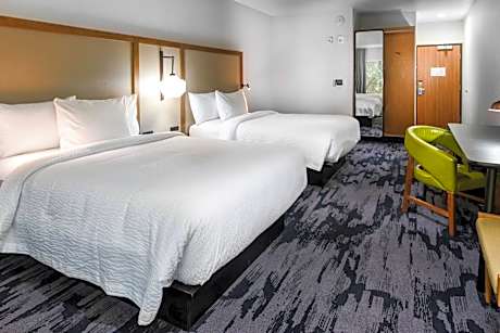 Queen Room with Two Queen Beds - Hearing Accessible