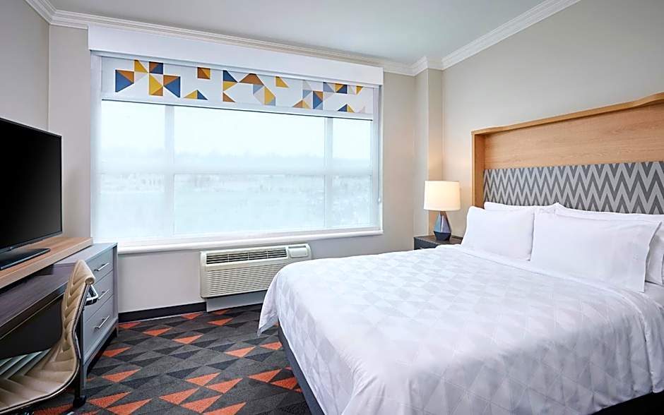 Holiday Inn & Suites Oakville at Bronte By IHG