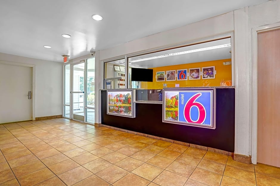 Motel 6 Raleigh, NC - North