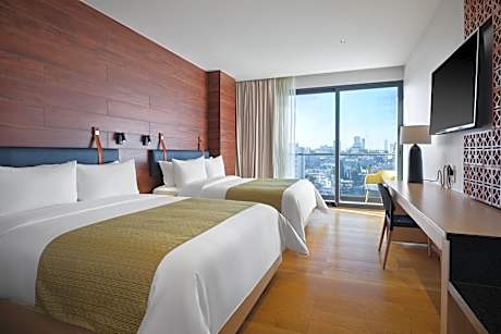 2 Queen Standard High Floor