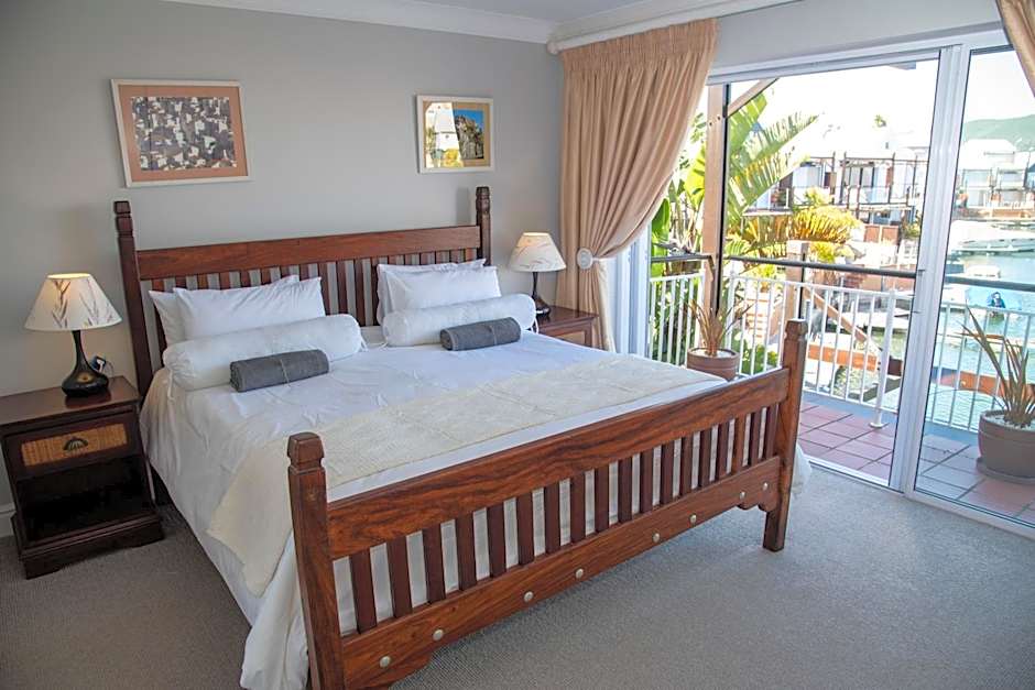 WATERFRONT 2 BR Home with mooring at Knysna Quays - life on the water