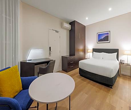 Studio Internal – No Housekeeping