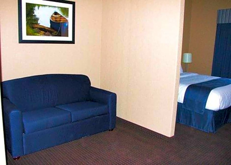 Photo 1 of 10 of 1 King Bed and 1 Queen Bed Suite