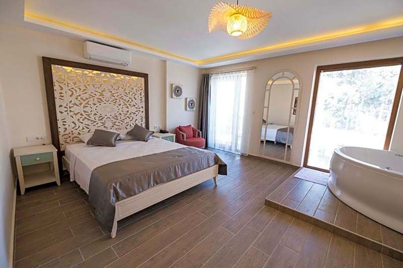 Icarus Hotel Ala?at?
