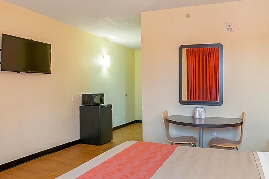 Motel 6-New Orleans, LA - Near Downtown