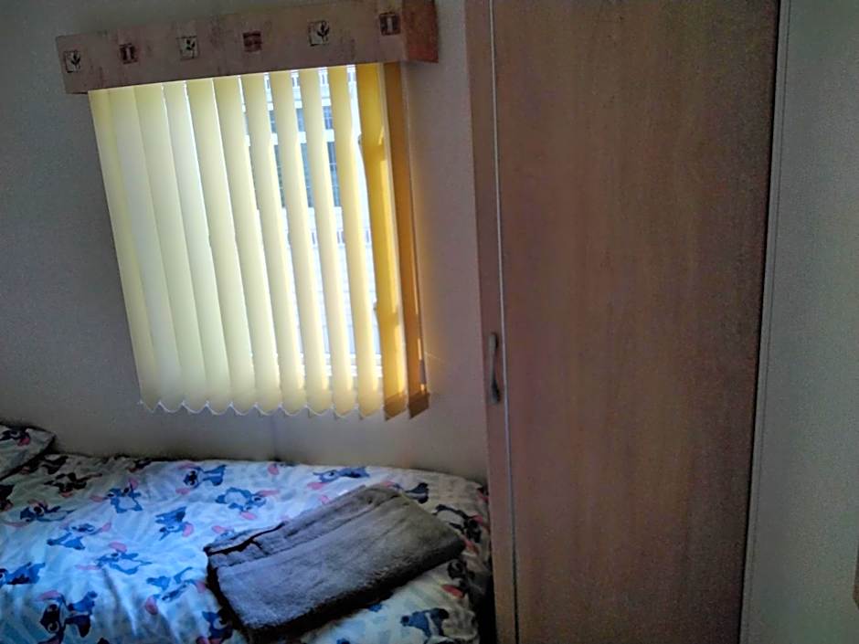 19 Laurel Close Highly recommended 6 berth holiday home with hot tub in prime location