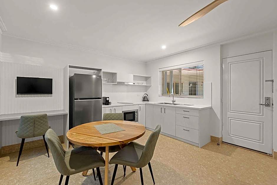 Moonlight Bay Suites