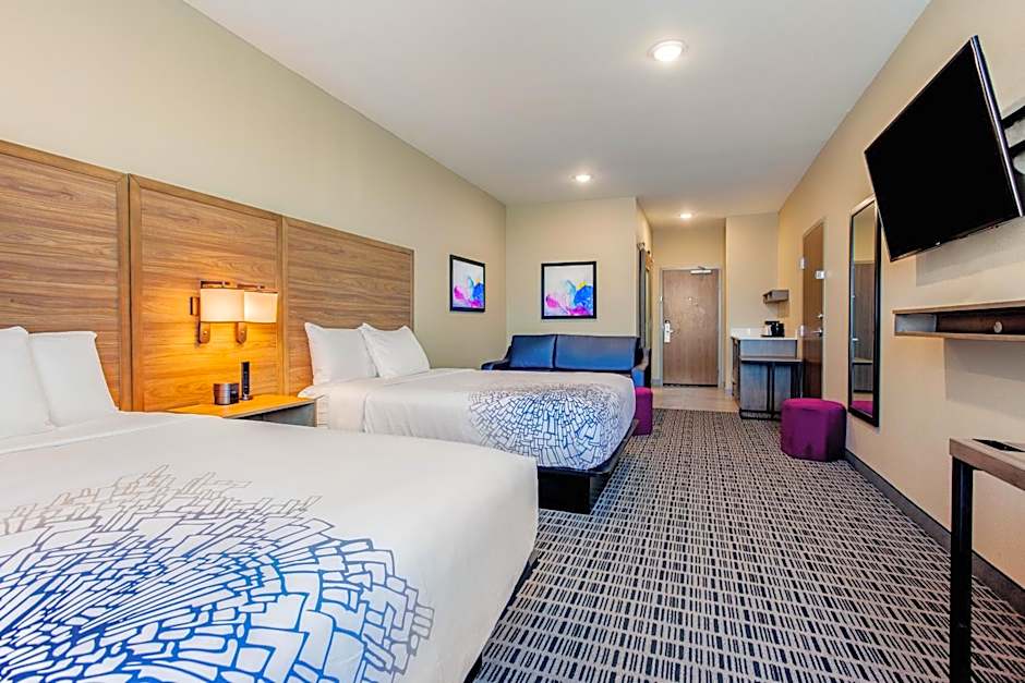 La Quinta Inn & Suites by Wyndham San Antonio Alamo City