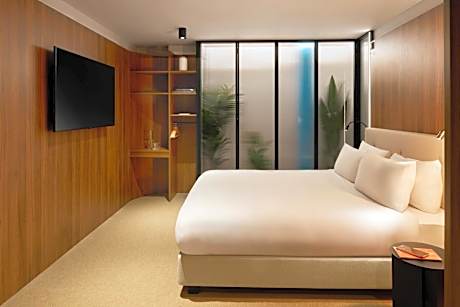 King Room with Roll-In Shower - Disability Access