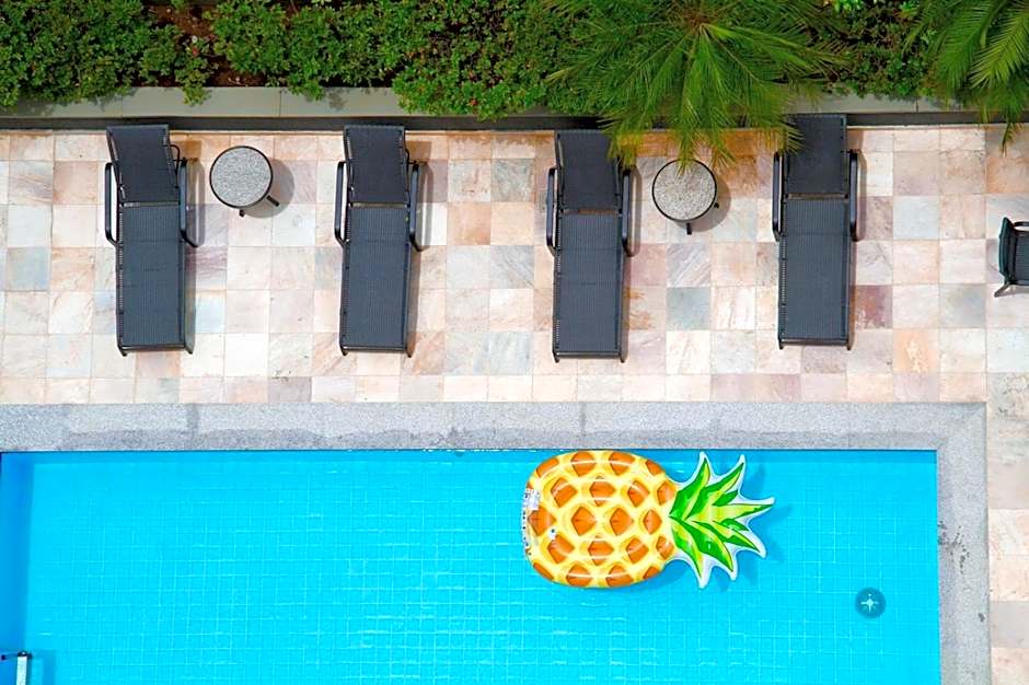 Max Savassi Apart Service