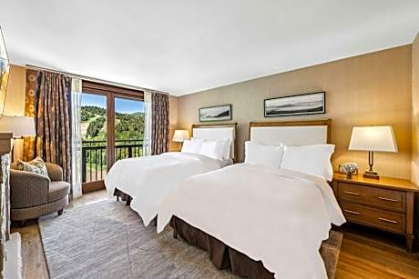 Large Deluxe King Room with Fireplace