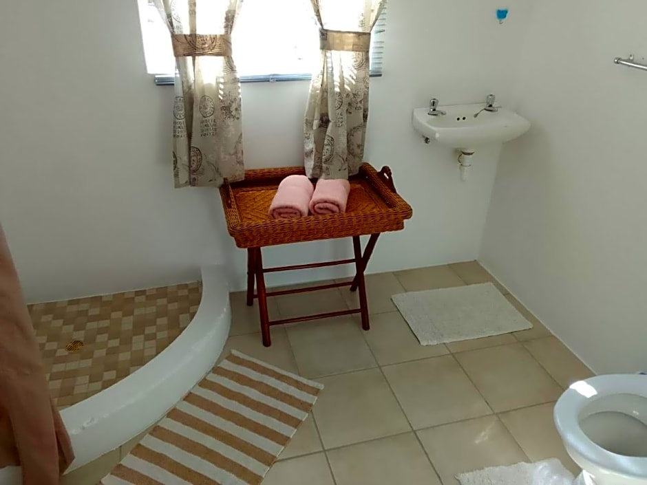 Thys'e Kombuis & Guest Farm