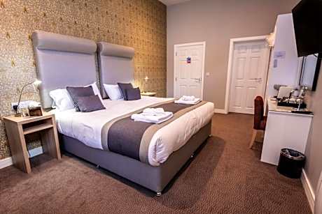 Premier groundfloor super king large walk in shower
