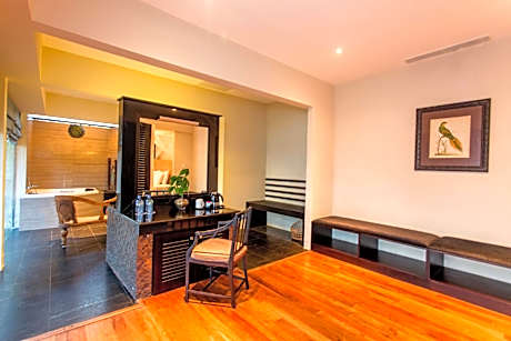 Panorama Suite with Sea View
