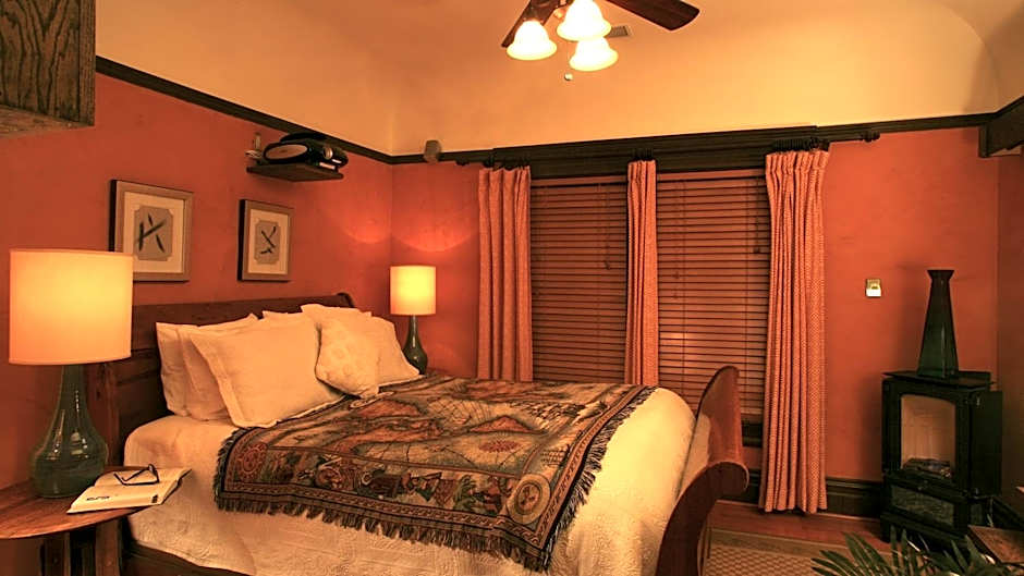 Cabernet House, an Old World Inn