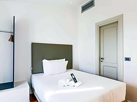 Single Room with Terrace