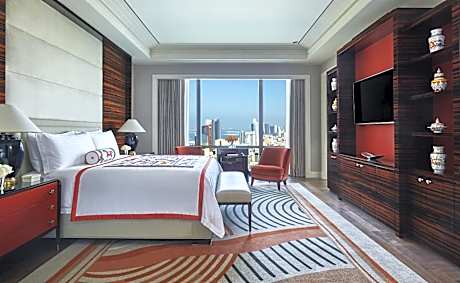 State Suite king bed
