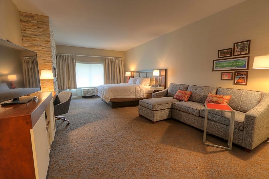 Photo 1 of 7 of 1 King Bed, Hearing Accessible, Balcony