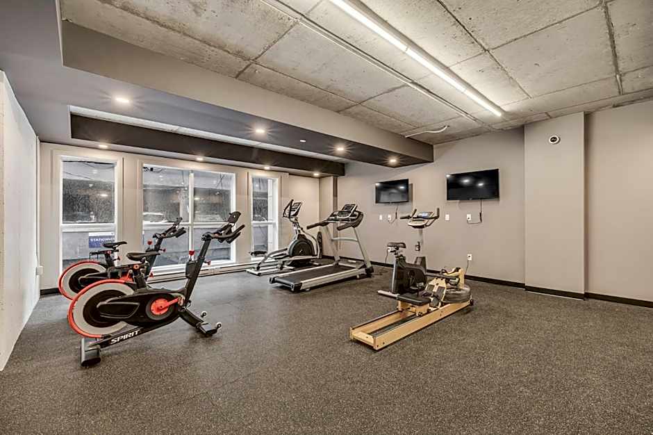 Initial-Matisse- Quebec-parking and pool