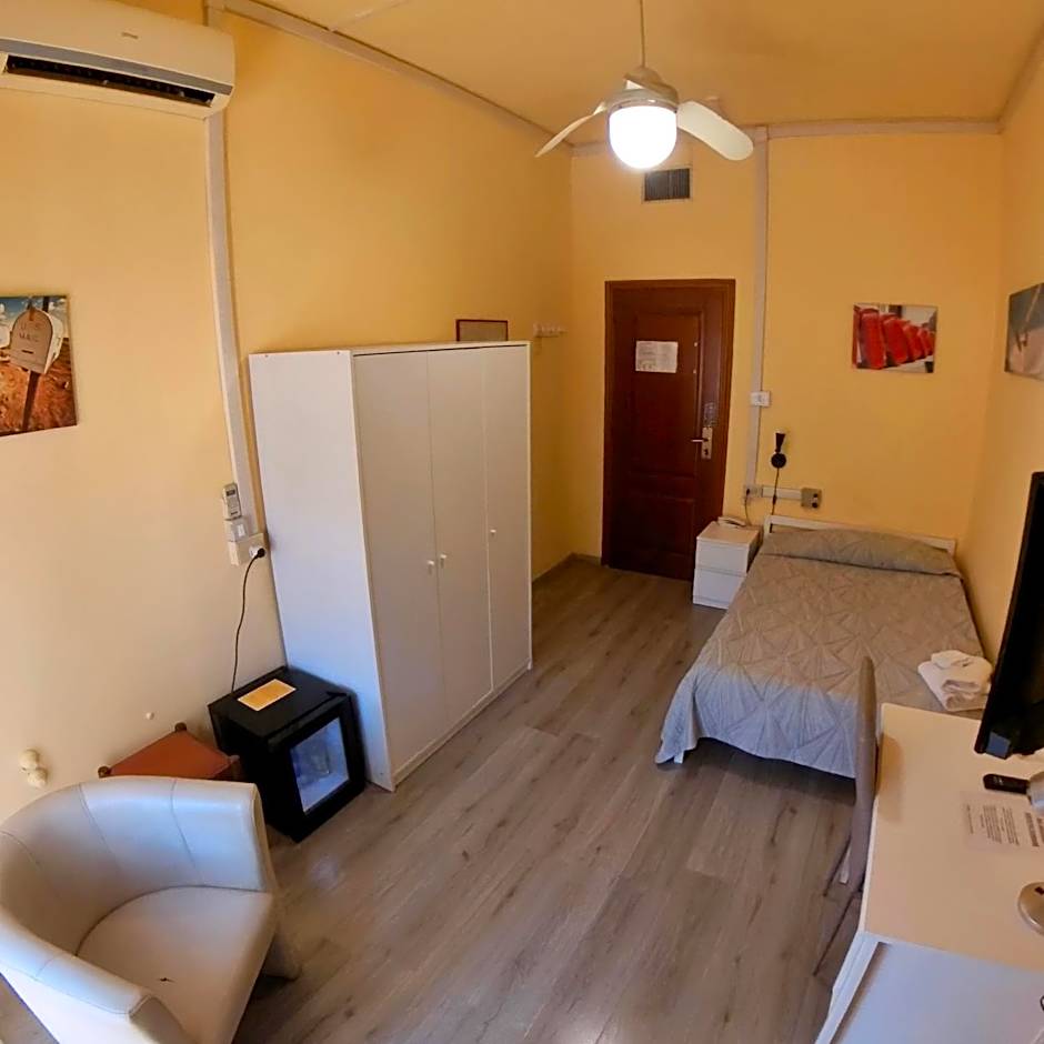 Photo 1 of 7 of Single Room