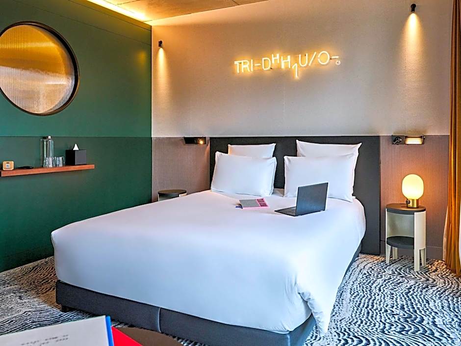 TRIBE Paris Clichy