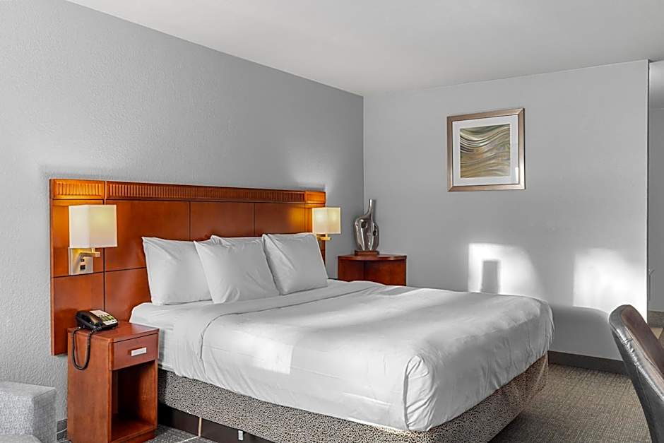 Riverside Hotel & Conference Center