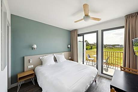 Connecting Suite (Studio + Apartment)