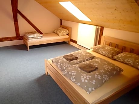 Triple Room with Extra Bed - Attic