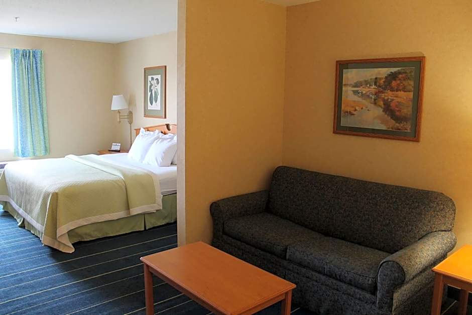 Days Inn & Suites by Wyndham Bridgeport - Clarksburg