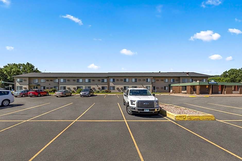 Days Inn by Wyndham Winona