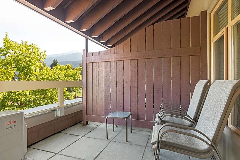 Tyndall Stone Lodge by Whiski Jack