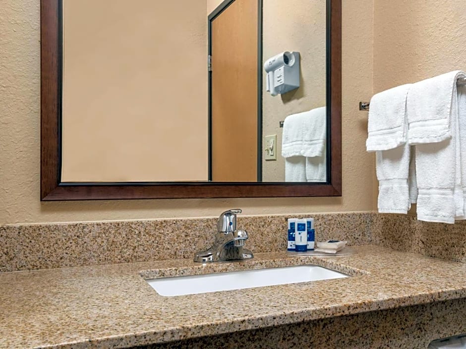 AmericInn by Wyndham Detroit Lakes