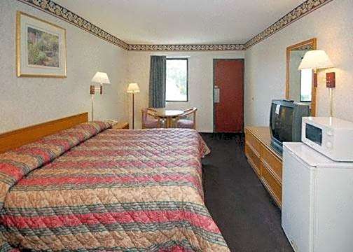 Americas Best Value Inn & Suites Macon at Eisenhower Pkwy