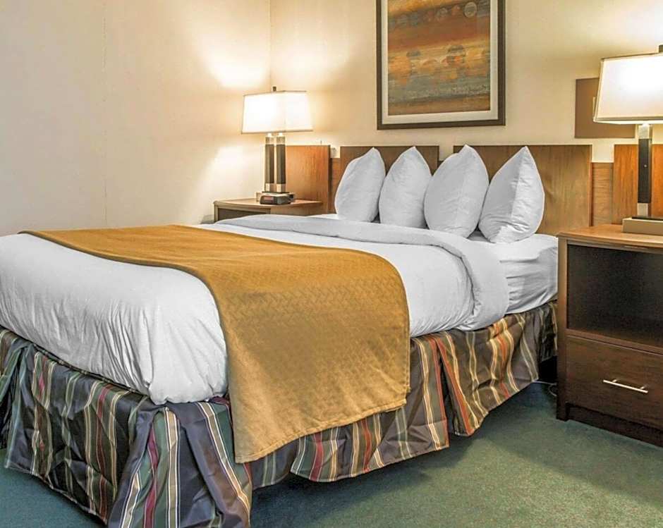 Quality Inn & Suites Escanaba North
